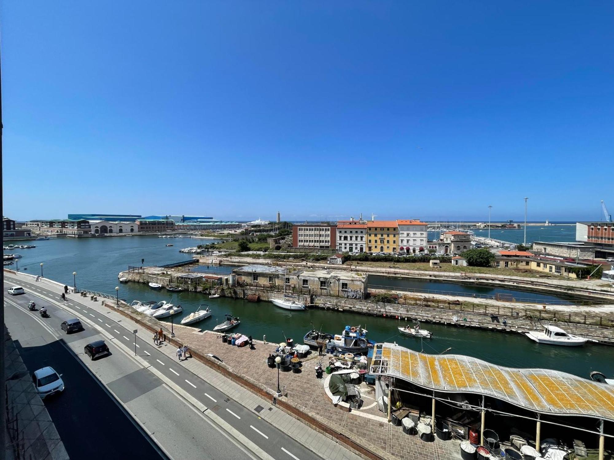Japandi, Appartamento Zona Porto Mediceo Livorno Exteriör bild